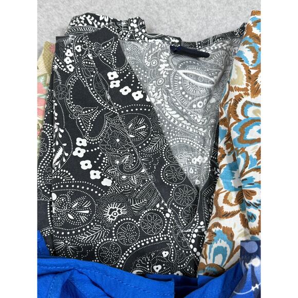 Lot Of 6 Womens Size S Scrub Tops Printed - Picture 2 of 7